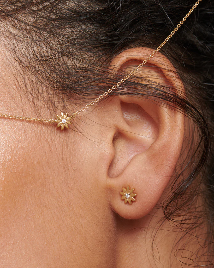 Marguerite Solid Gold Flower Diamond Necklace | 9K Solid Gold Necklaces | S-kin Studio Jewelry | Ethical Jewelry That Lasts